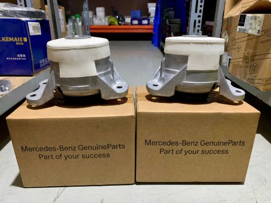 Ảnh của Cao su chân máy Mercedes GLC300 W253